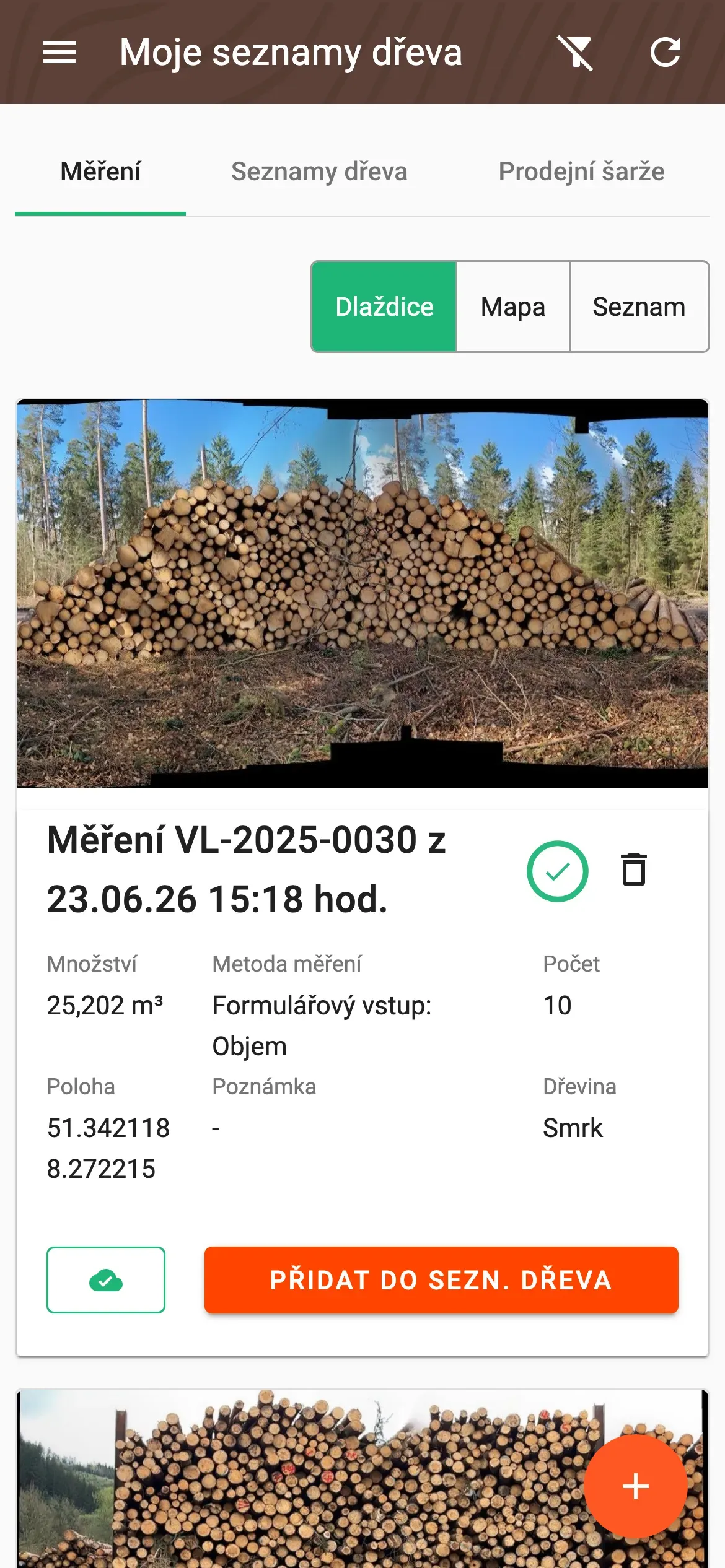 Seznam měření v dlaždicovém zobrazení s indikátorem stavu dodávky u každého měření