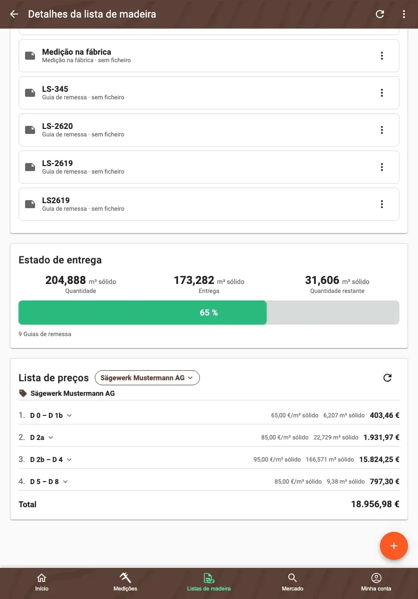 Cartão de lista de preços de uma lista de madeira com linhas e total